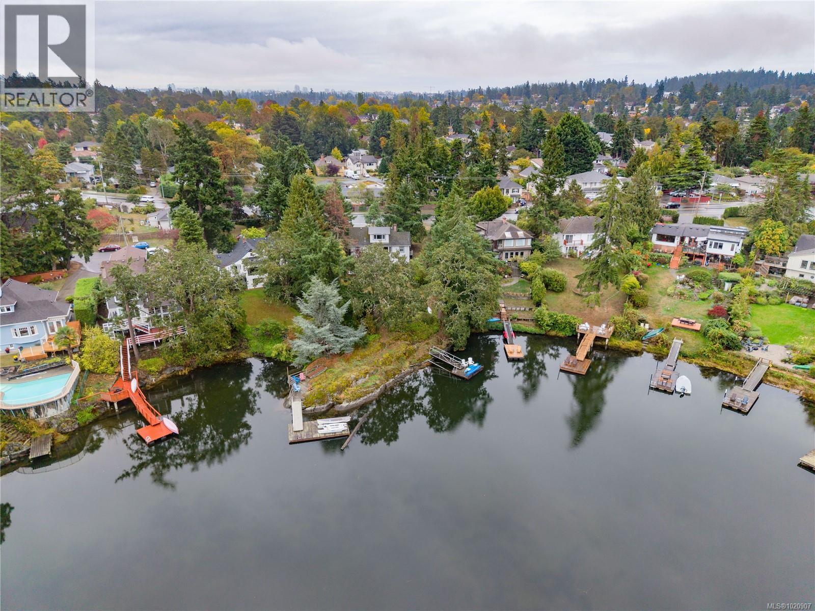  2868 Glenwood Avenue, Saanich