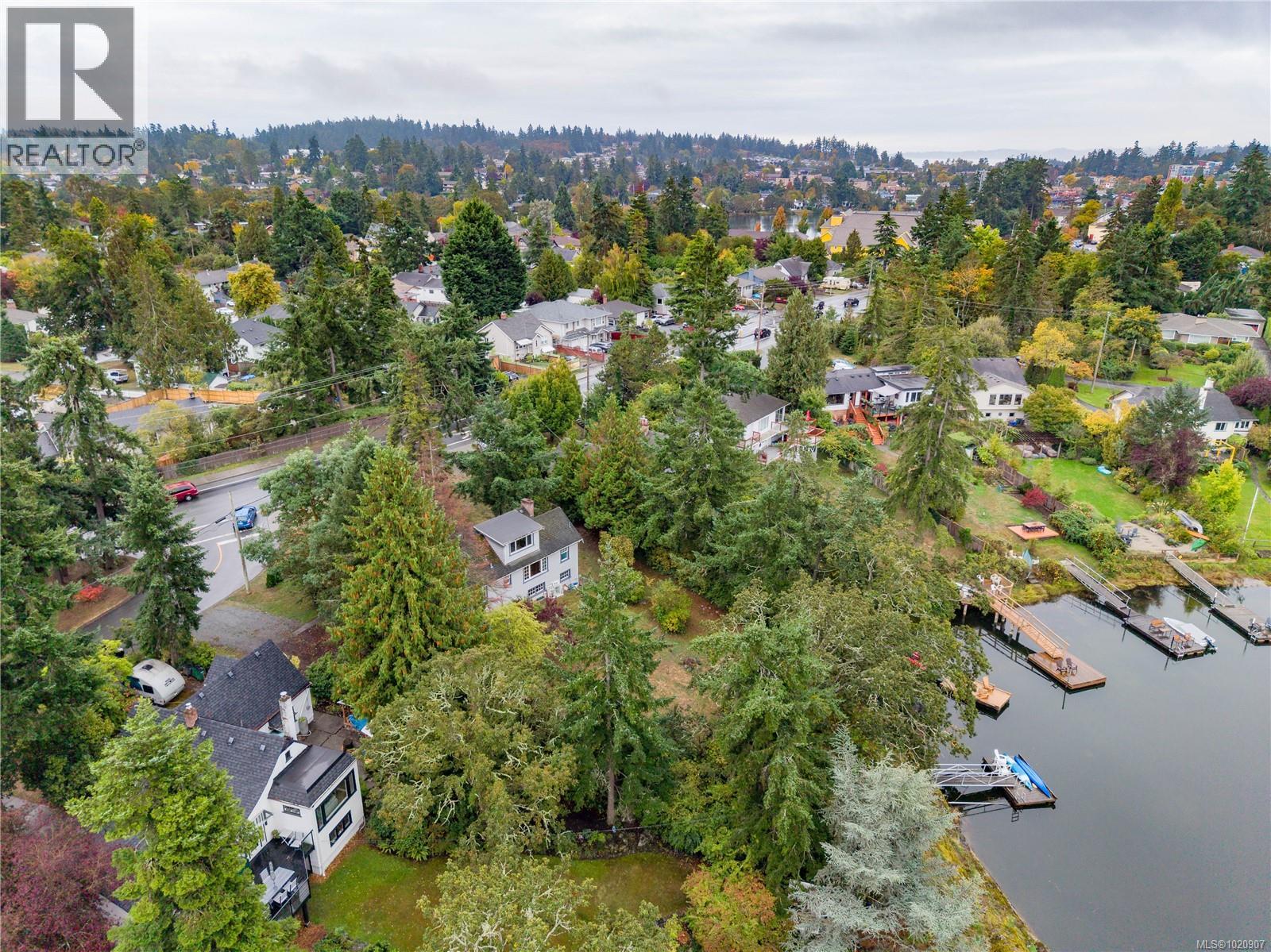  2868 Glenwood Avenue, Saanich