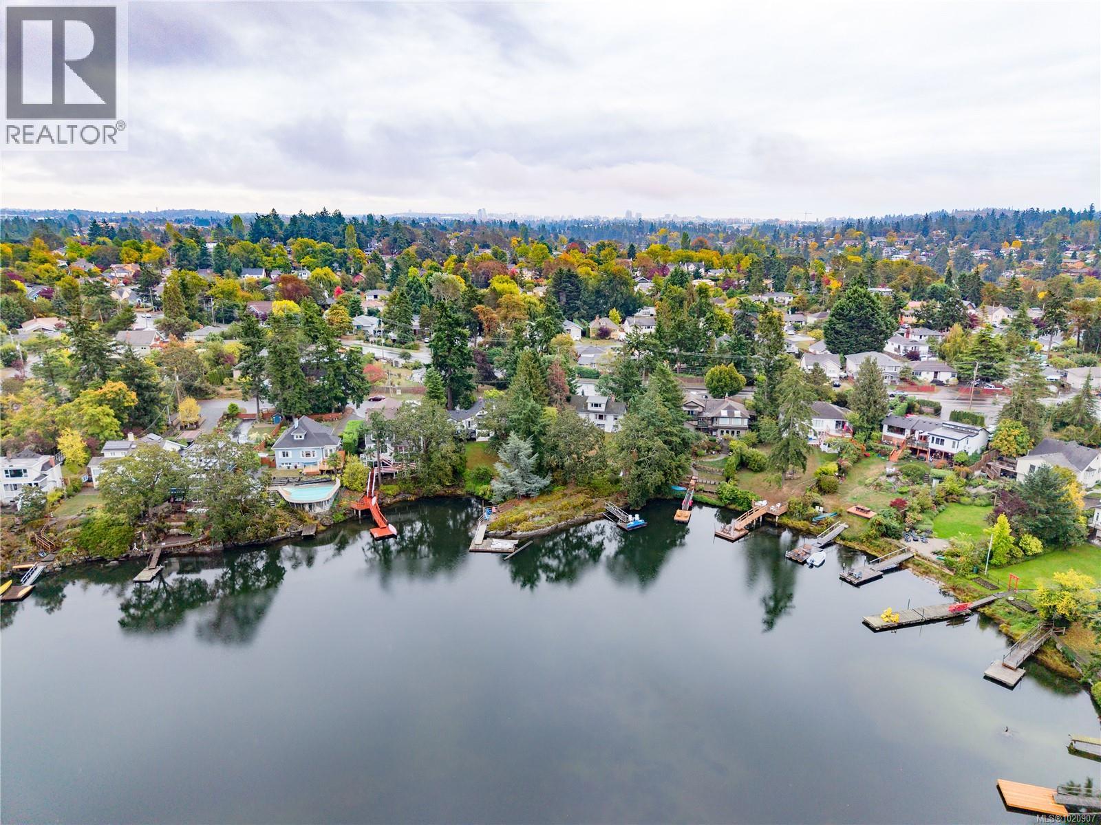  2868 Glenwood Avenue, Saanich