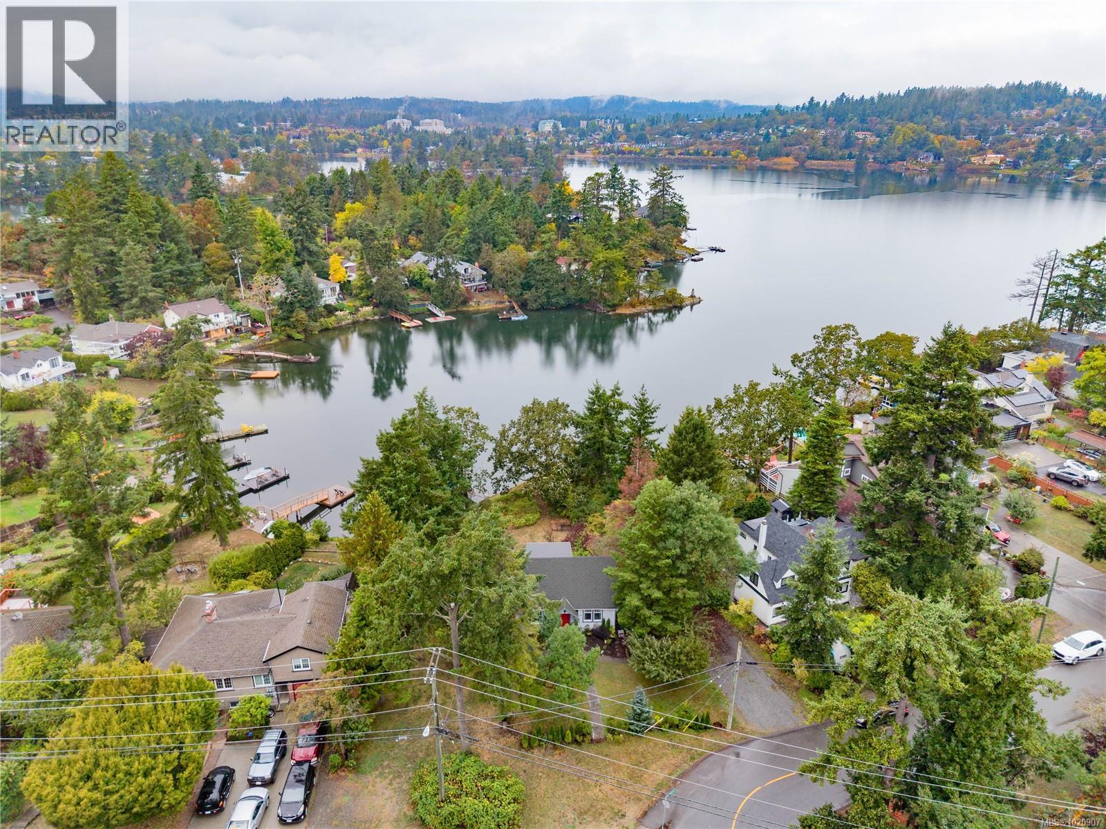  2868 Glenwood Avenue, Saanich