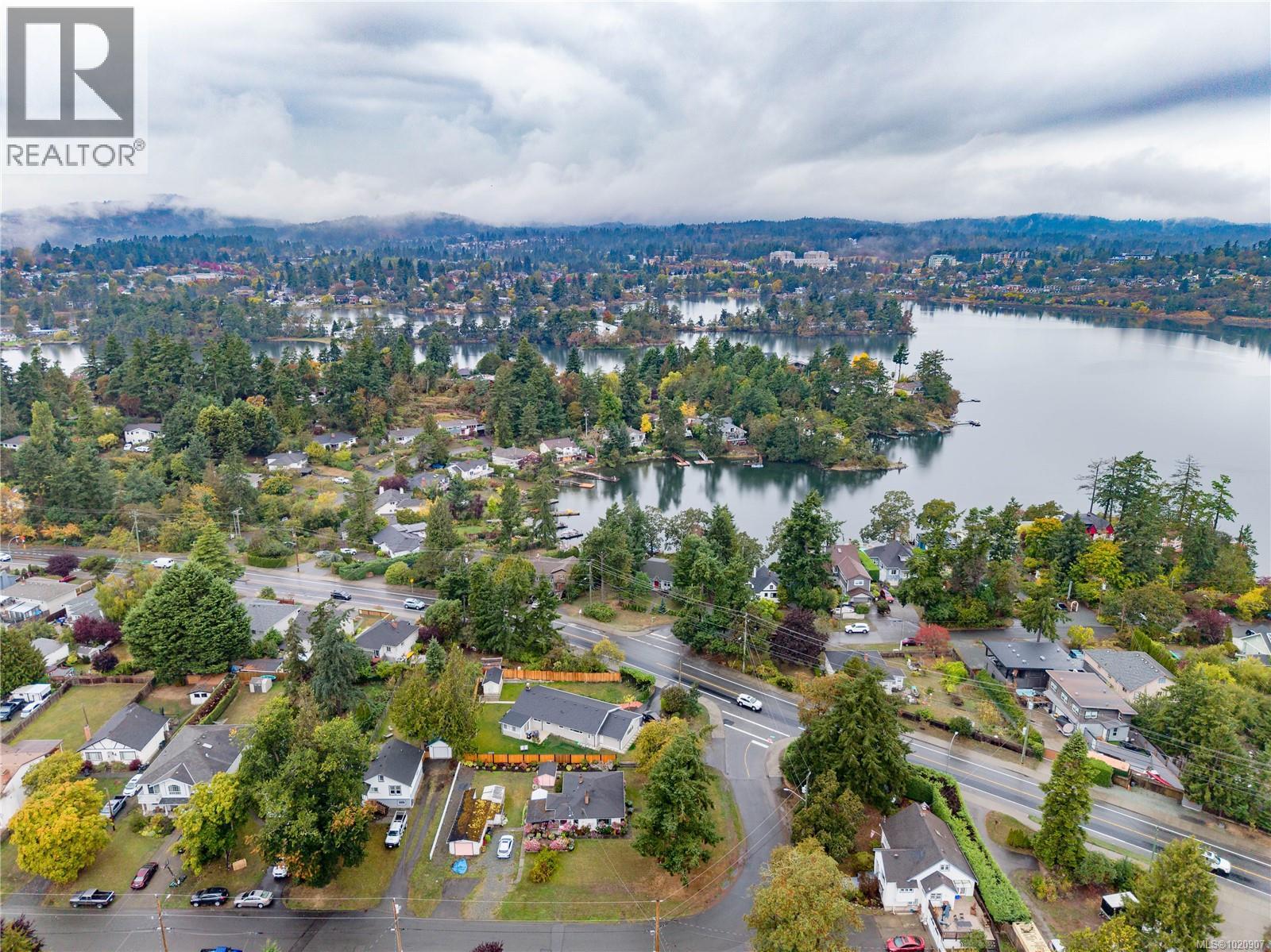  2868 Glenwood Avenue, Saanich