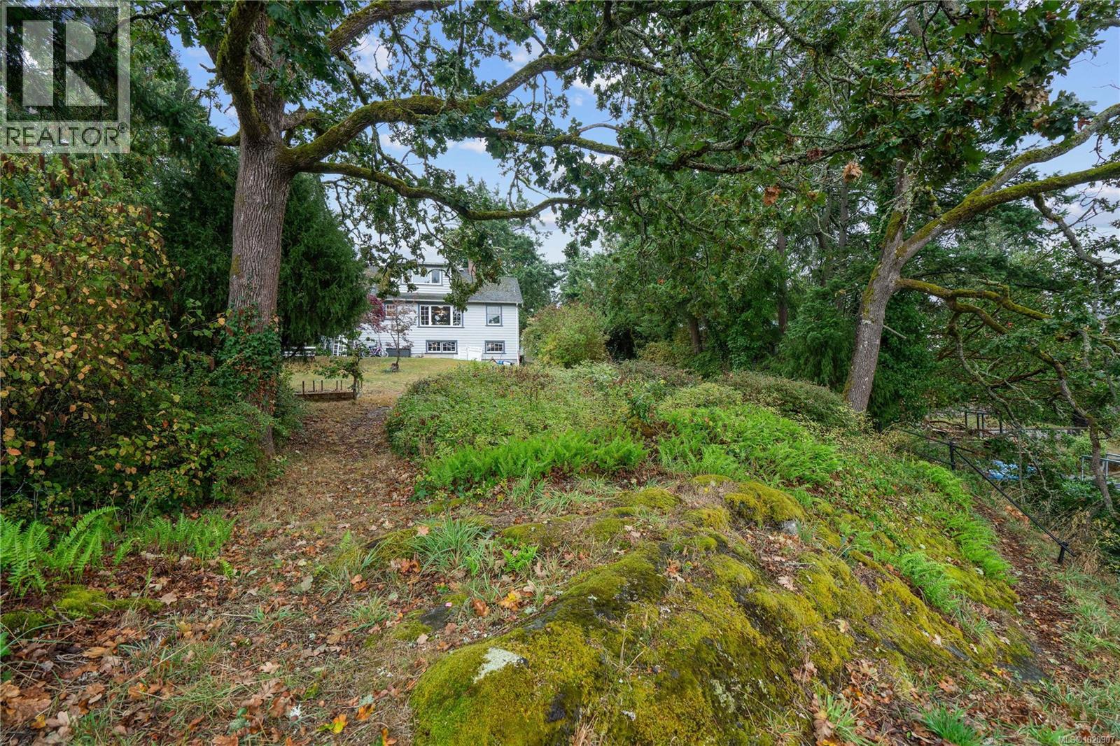  2868 Glenwood Avenue, Saanich