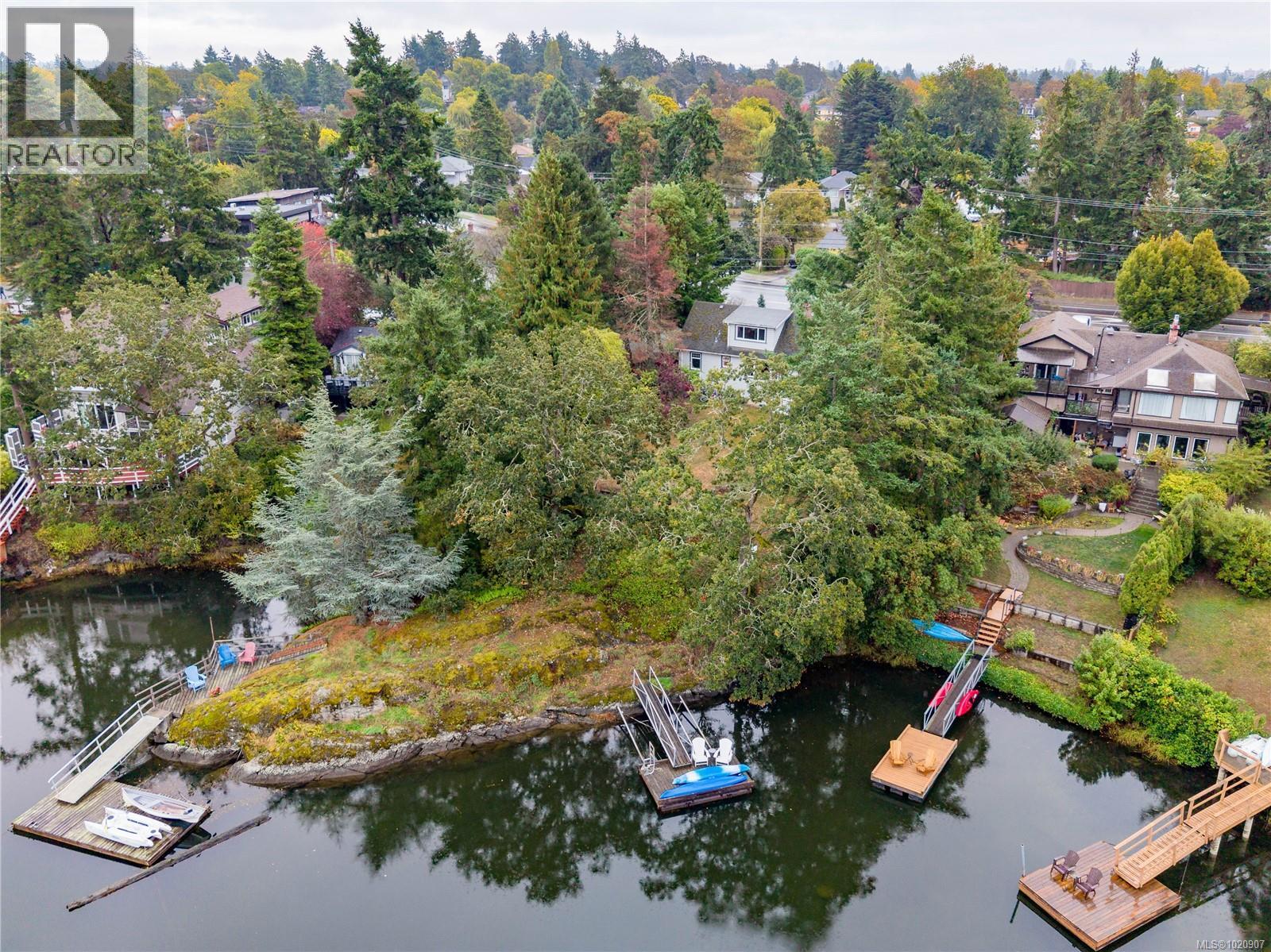  2868 Glenwood Avenue, Saanich