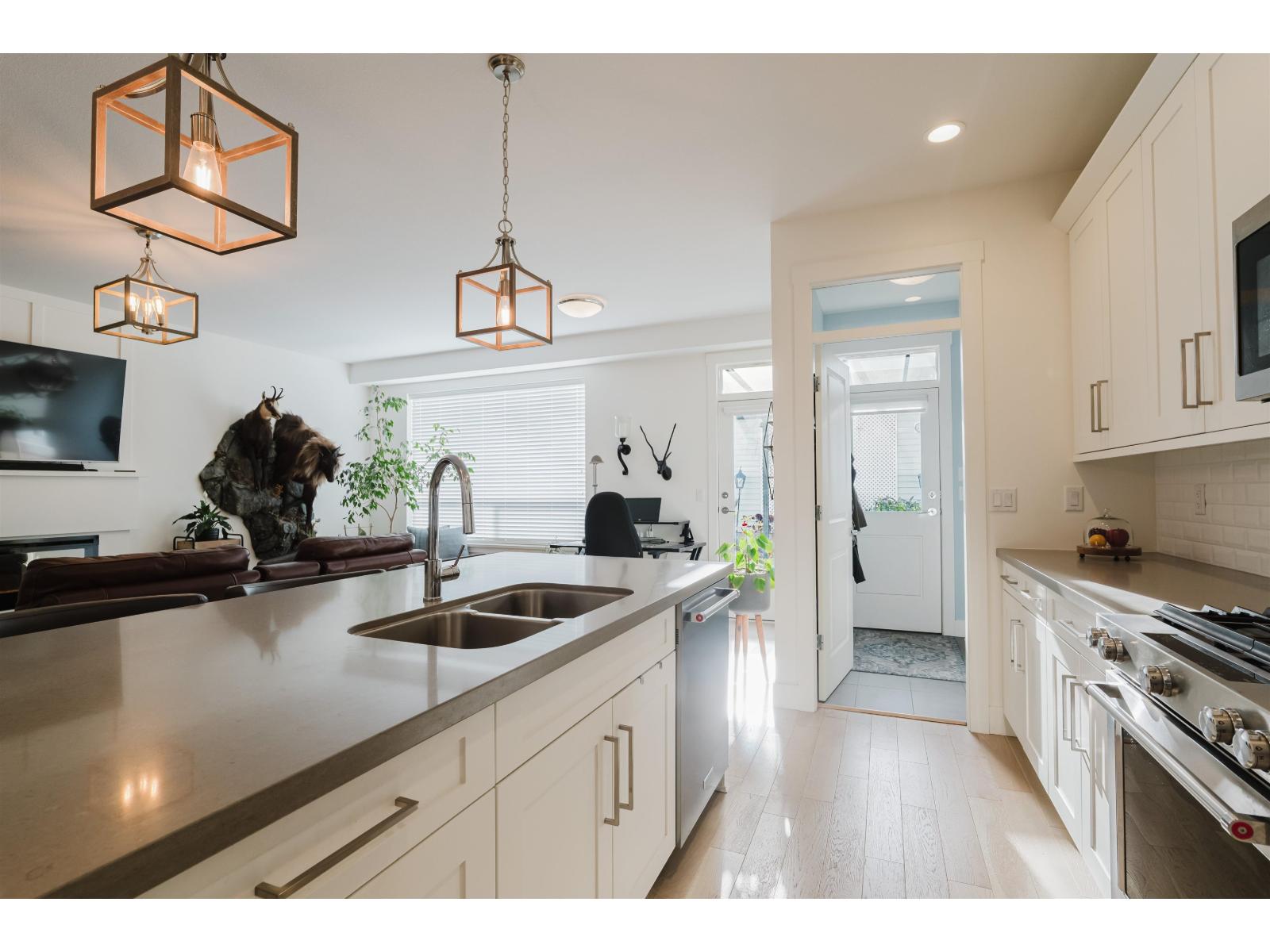 27032 35B AVENUE, Langley