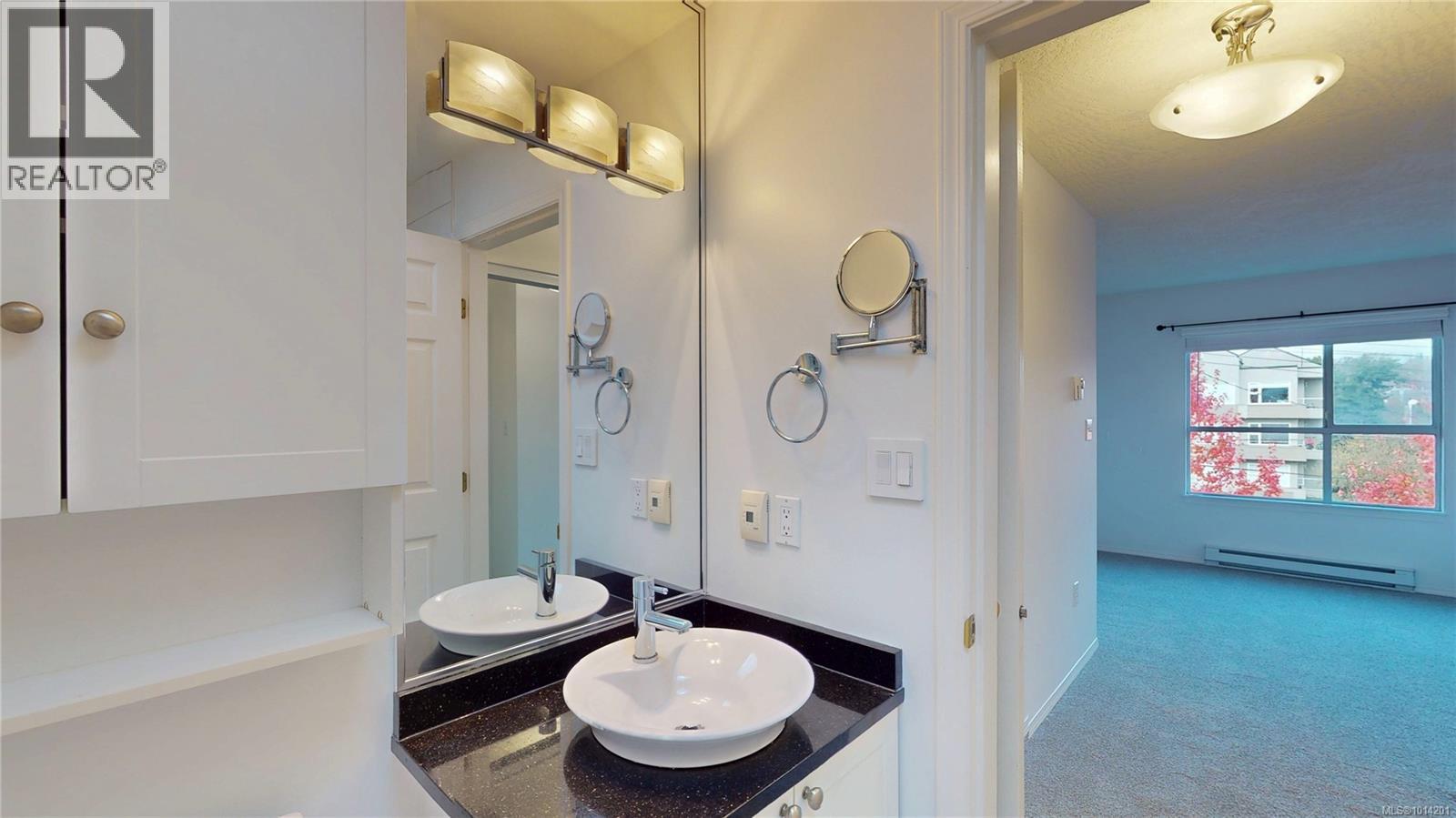 407 1055 Hillside Ave, Victoria