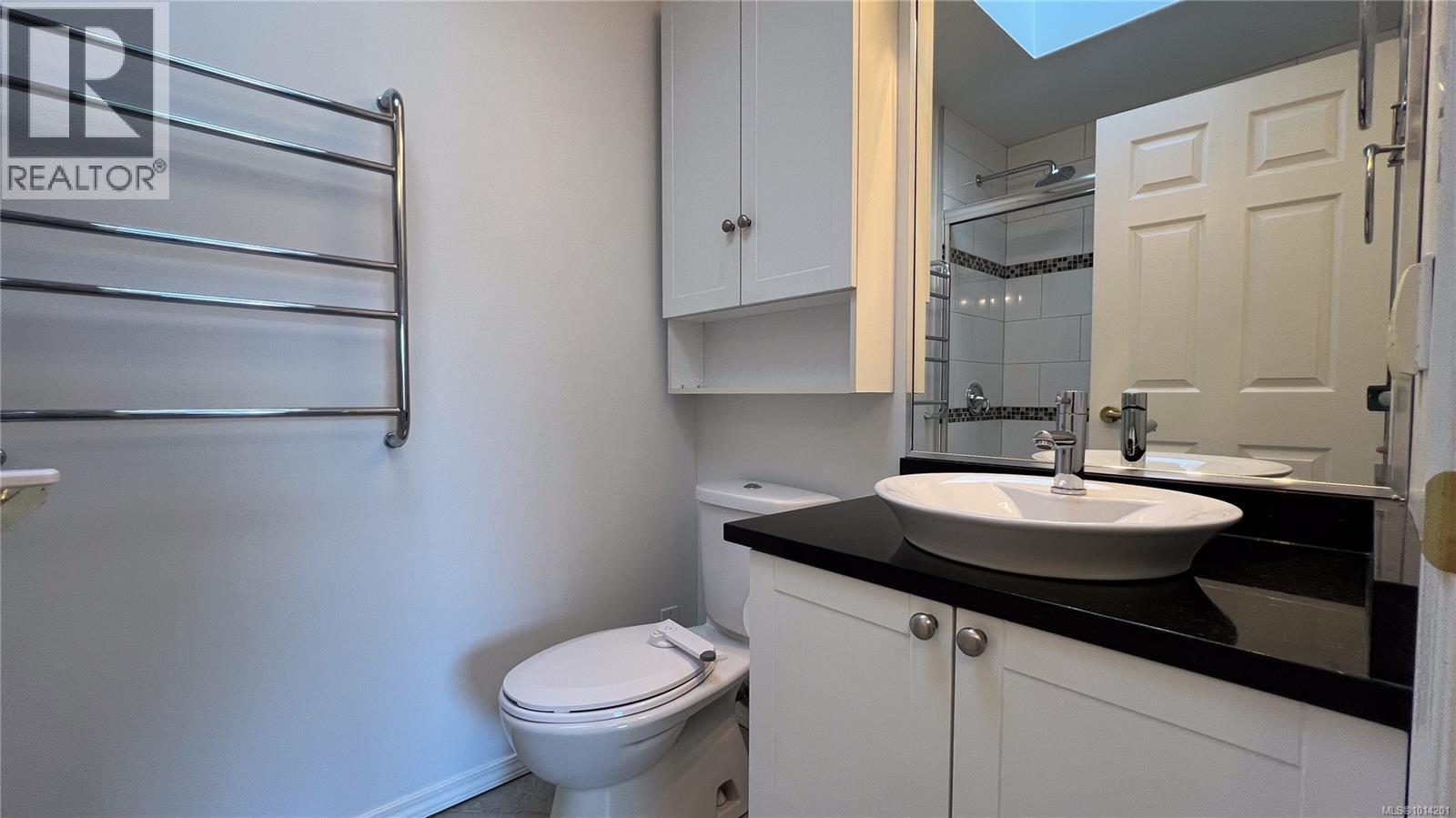 407 1055 Hillside Ave, Victoria