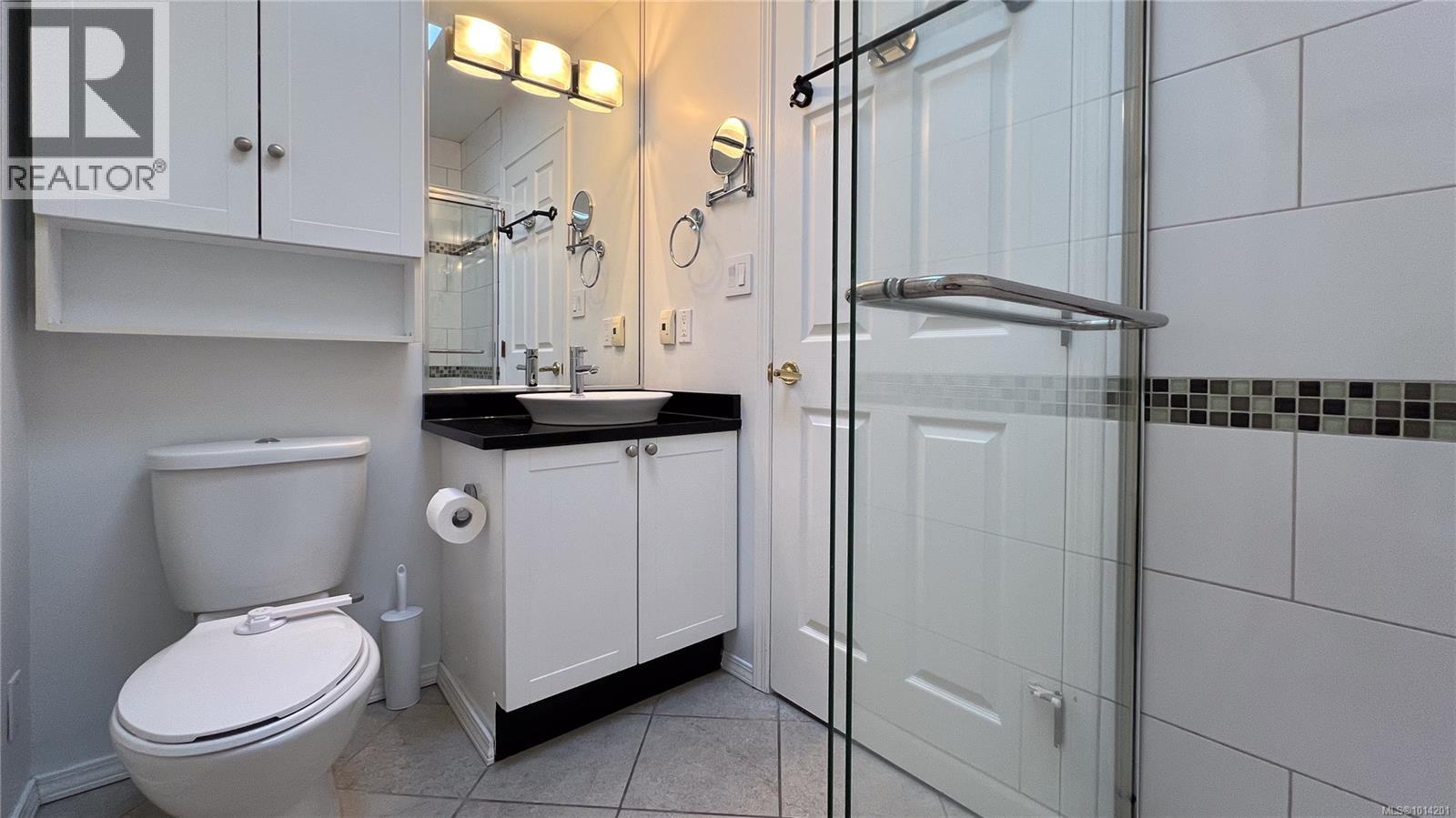 407 1055 Hillside Ave, Victoria