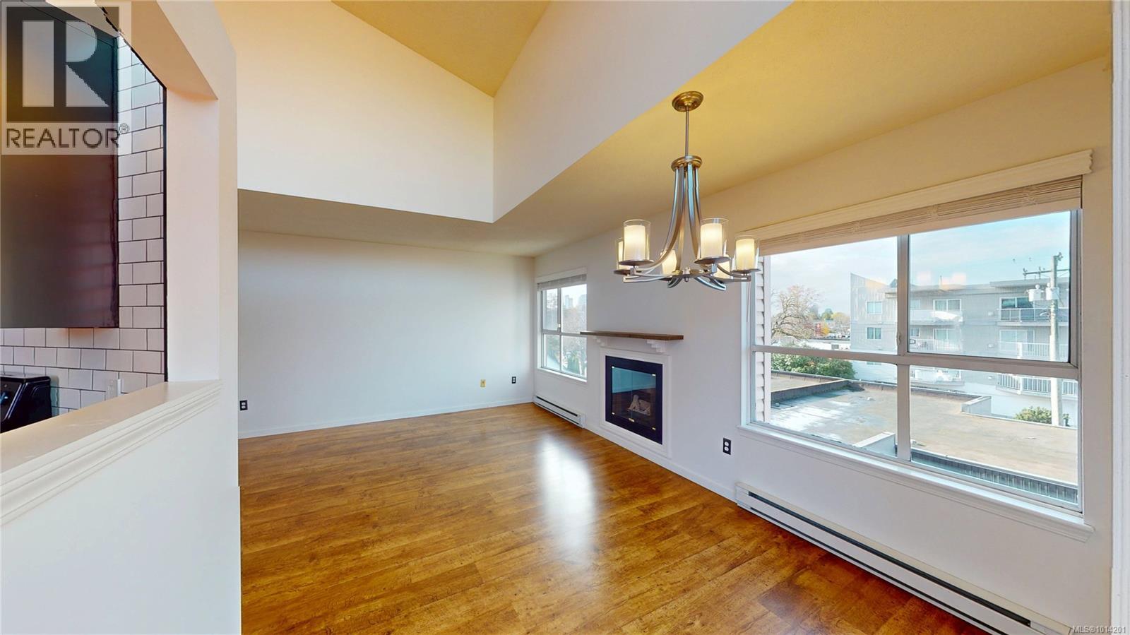 407 1055 Hillside Ave, Victoria