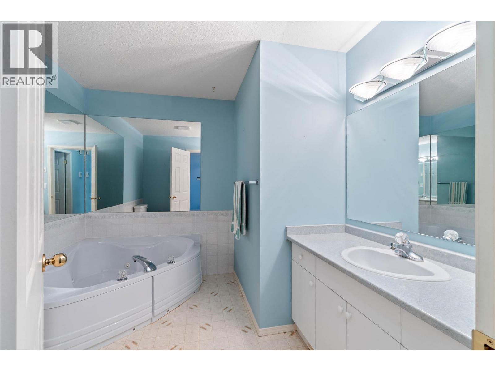 #27 2022 PACIFIC WAY - 5