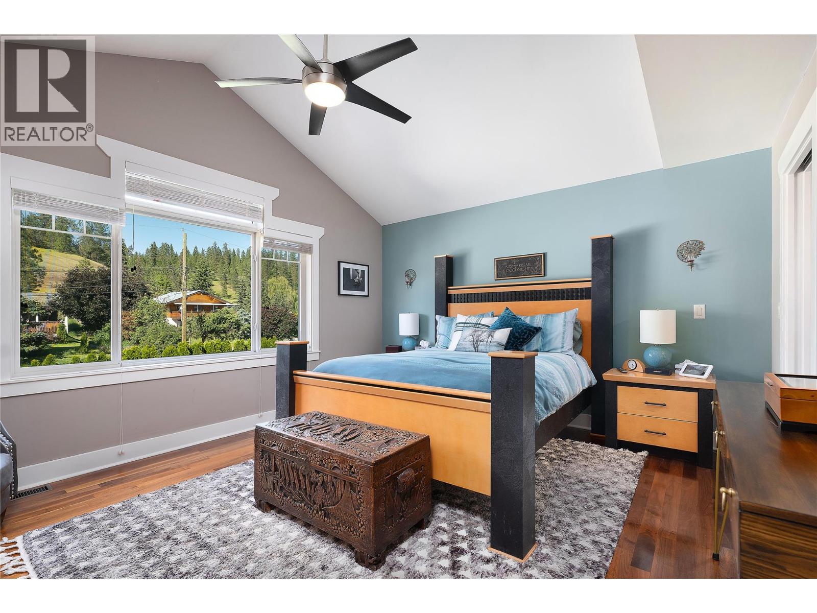 4537 Lansdowne Road, Armstrong