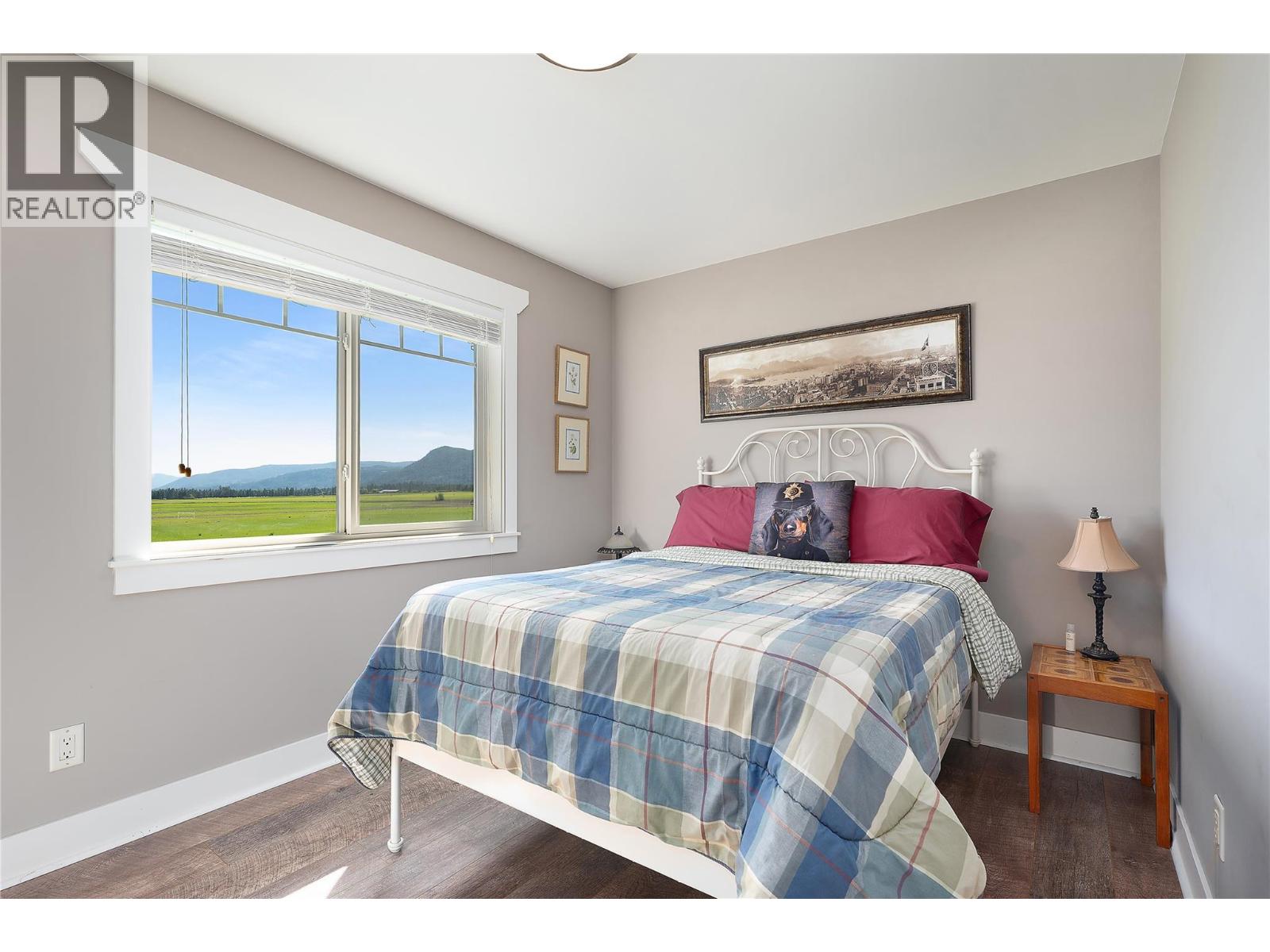 4537 Lansdowne Road, Armstrong