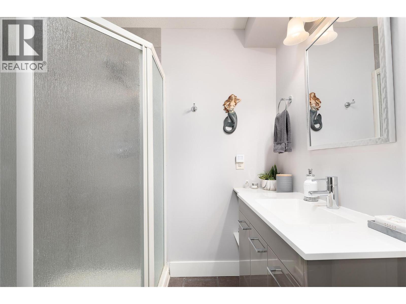 4537 Lansdowne Road, Armstrong