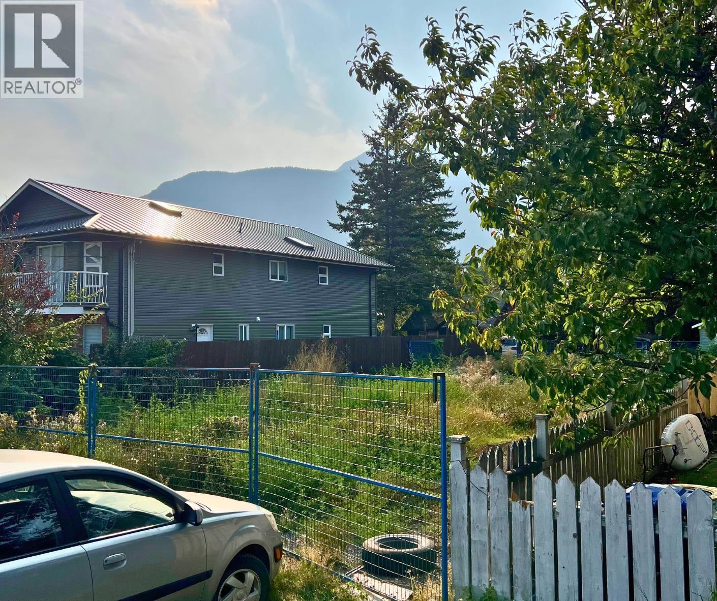38083 FOURTH AVENUE, Squamish