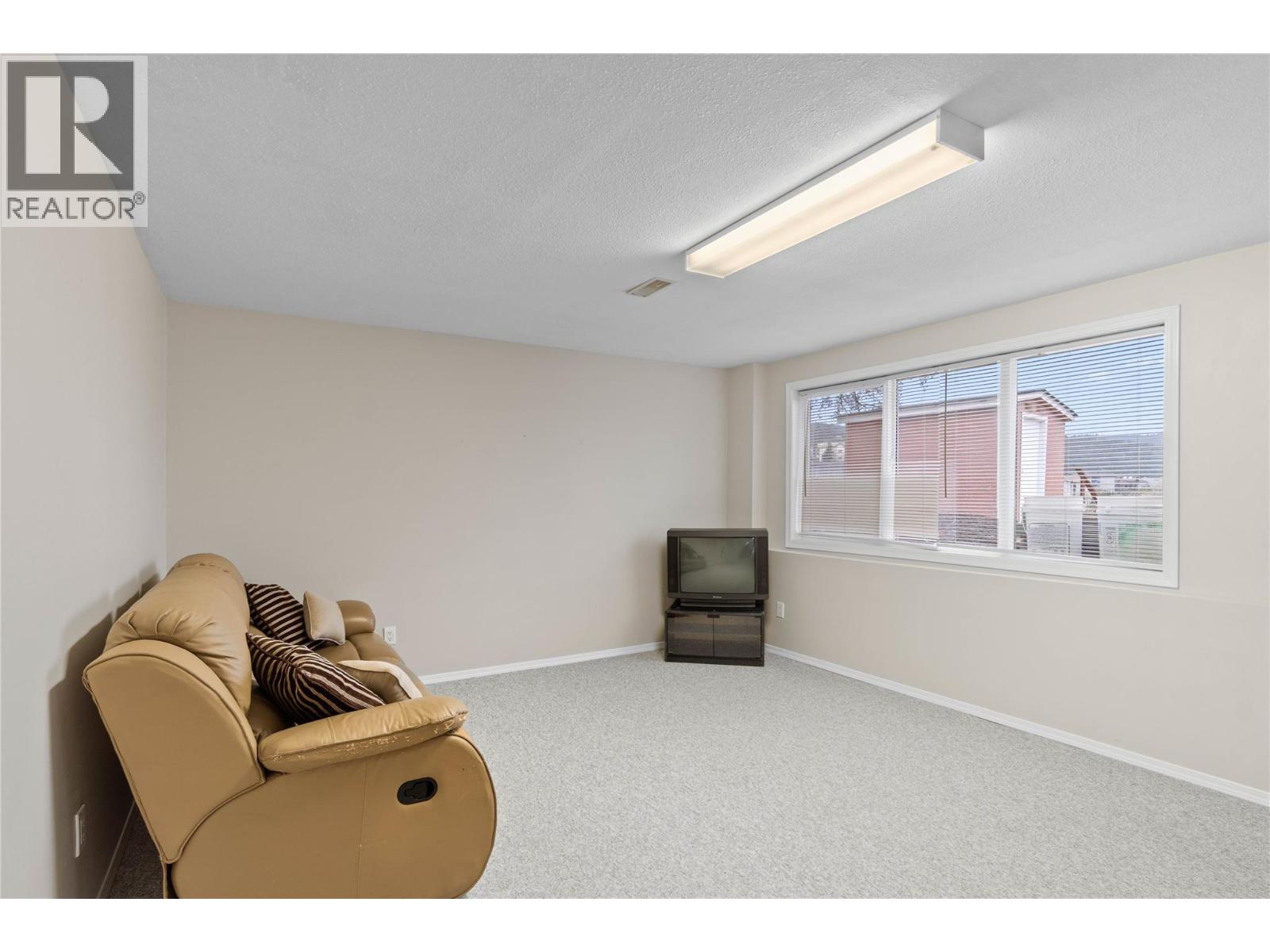 1976 GLOAMING DRIVE - 24