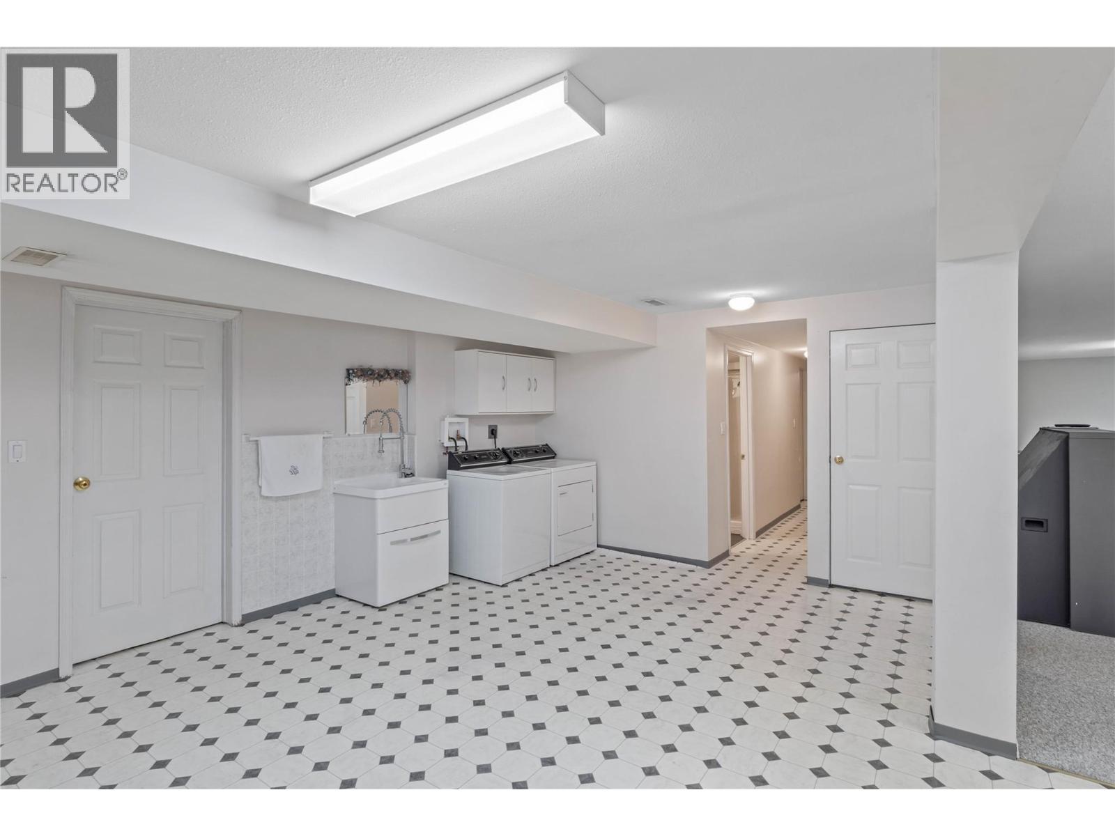 1976 GLOAMING DRIVE - 21