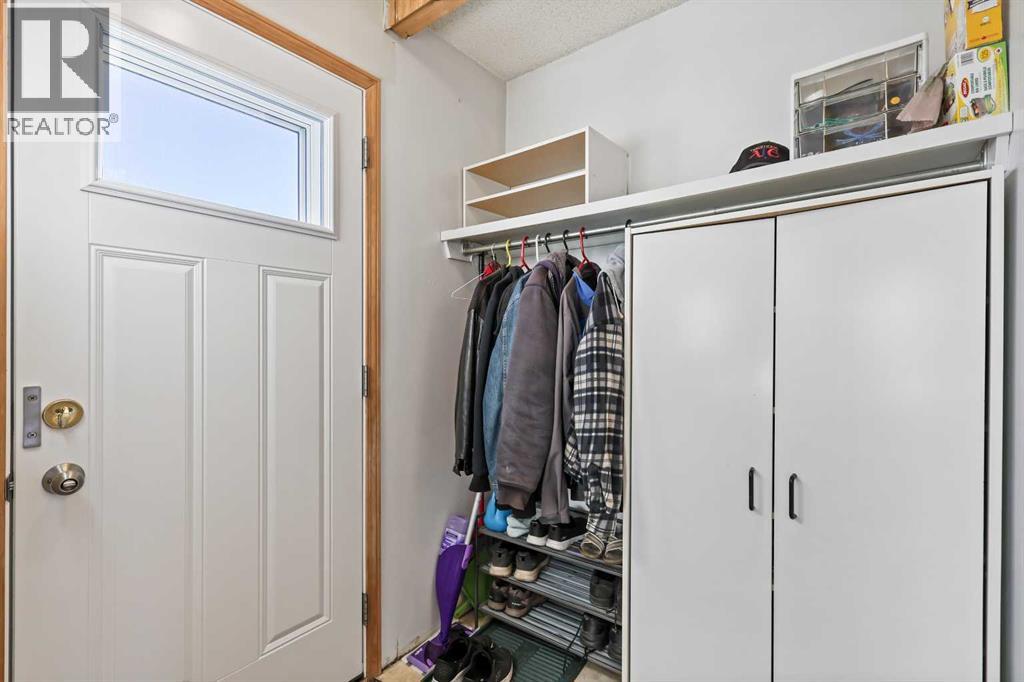 Single Family House for Sale in  Castlegreen Close NE Castleridge Calgary 