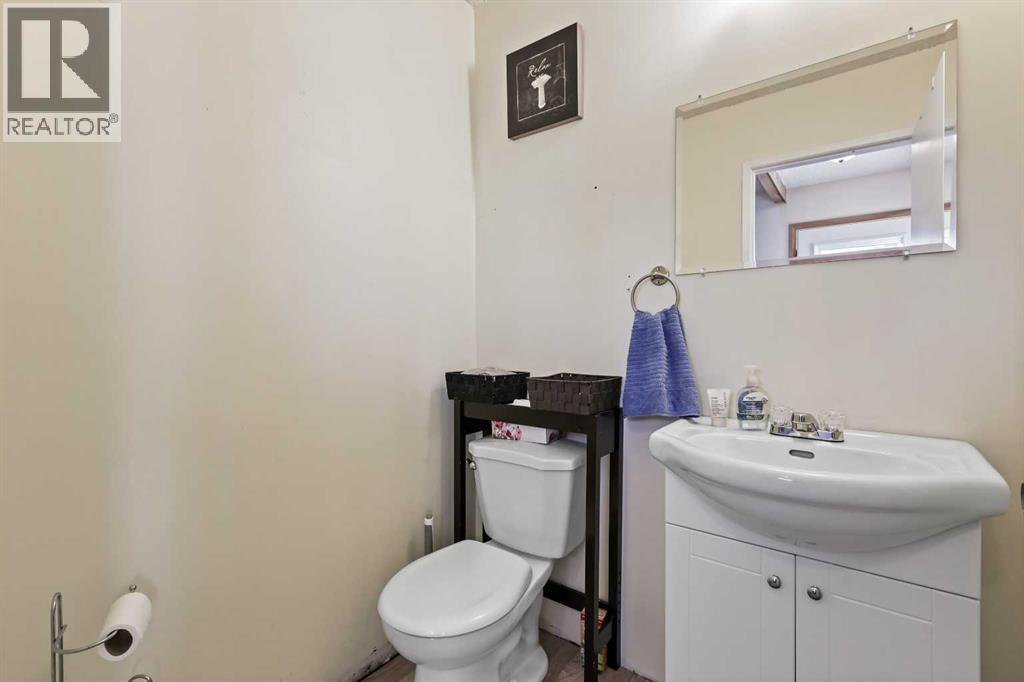 Single Family House for Sale in  Castlegreen Close NE Castleridge Calgary 