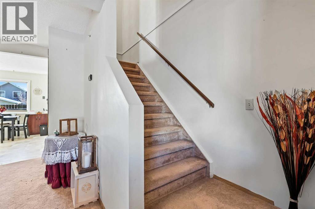 Single Family House for Sale in  Castlegreen Close NE Castleridge Calgary 