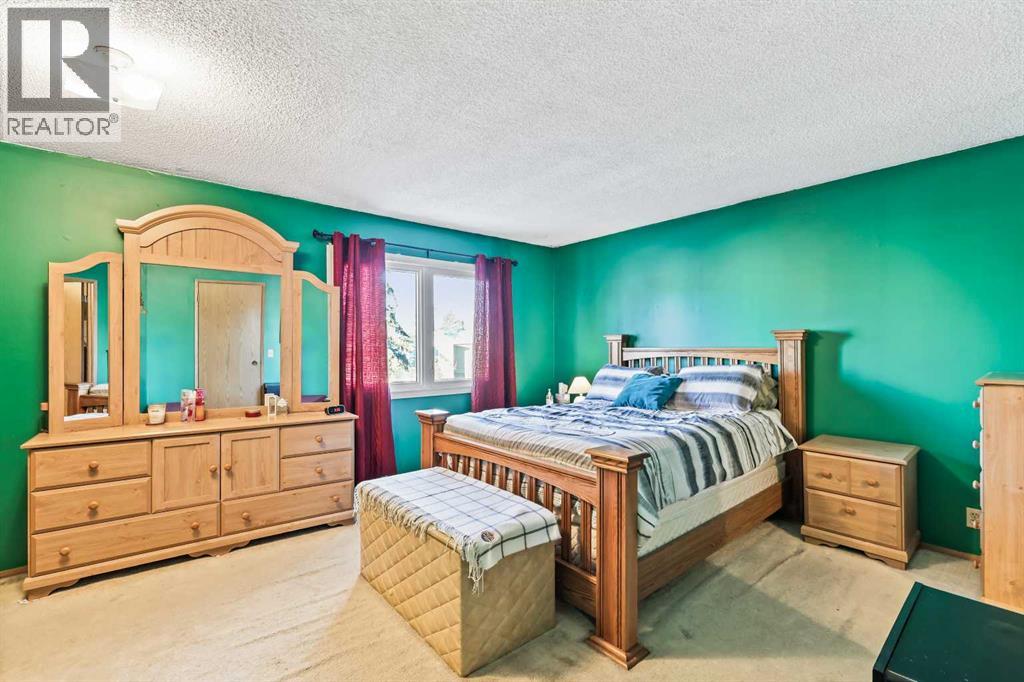 Single Family House for Sale in  Castlegreen Close NE Castleridge Calgary 