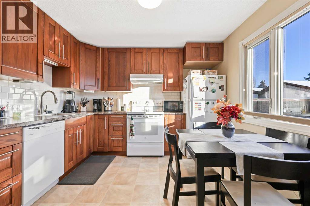 Single Family House for Sale in  Castlegreen Close NE Castleridge Calgary 