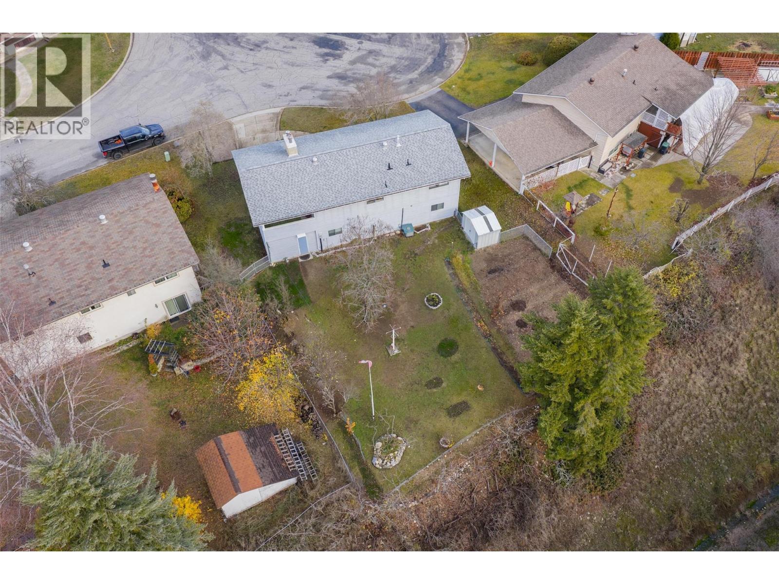 1937 RIVERSIDE Crescent, Castlegar