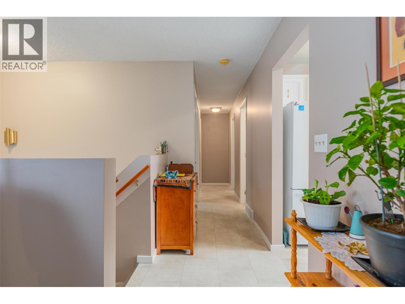 1937 RIVERSIDE Crescent, Castlegar