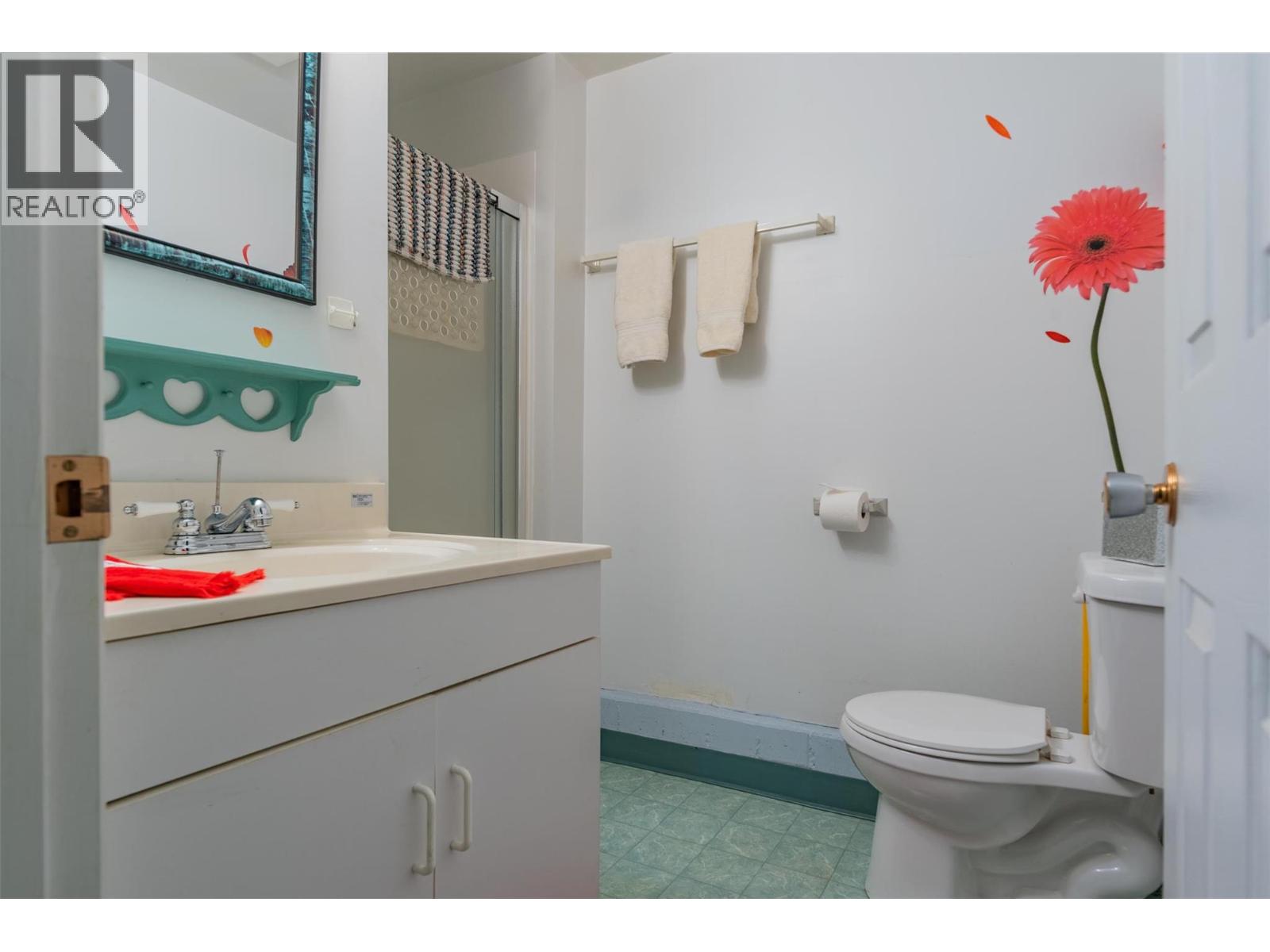 1937 RIVERSIDE Crescent, Castlegar