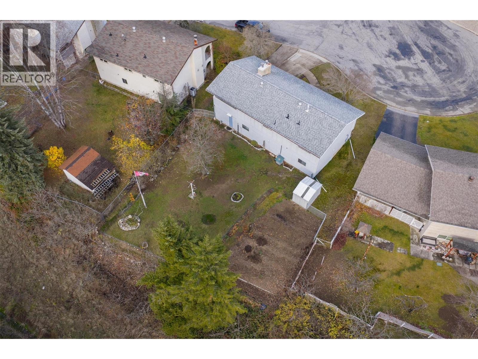 1937 RIVERSIDE Crescent, Castlegar