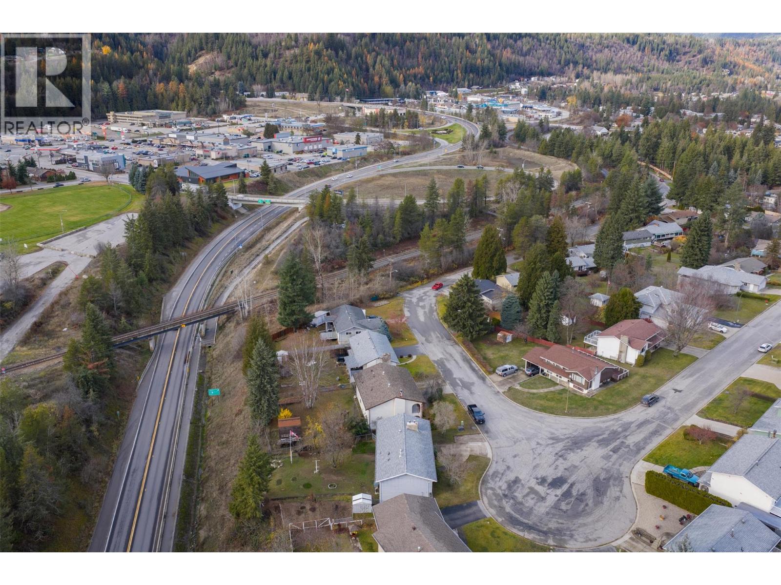 1937 RIVERSIDE Crescent, Castlegar