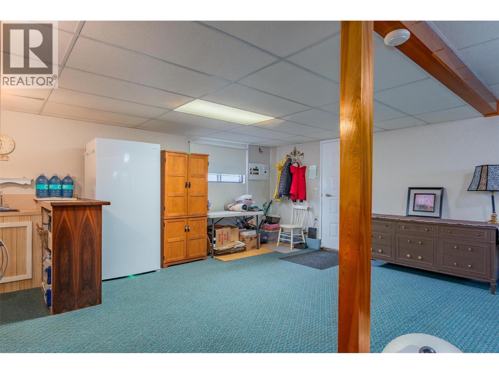 1937 RIVERSIDE Crescent, Castlegar