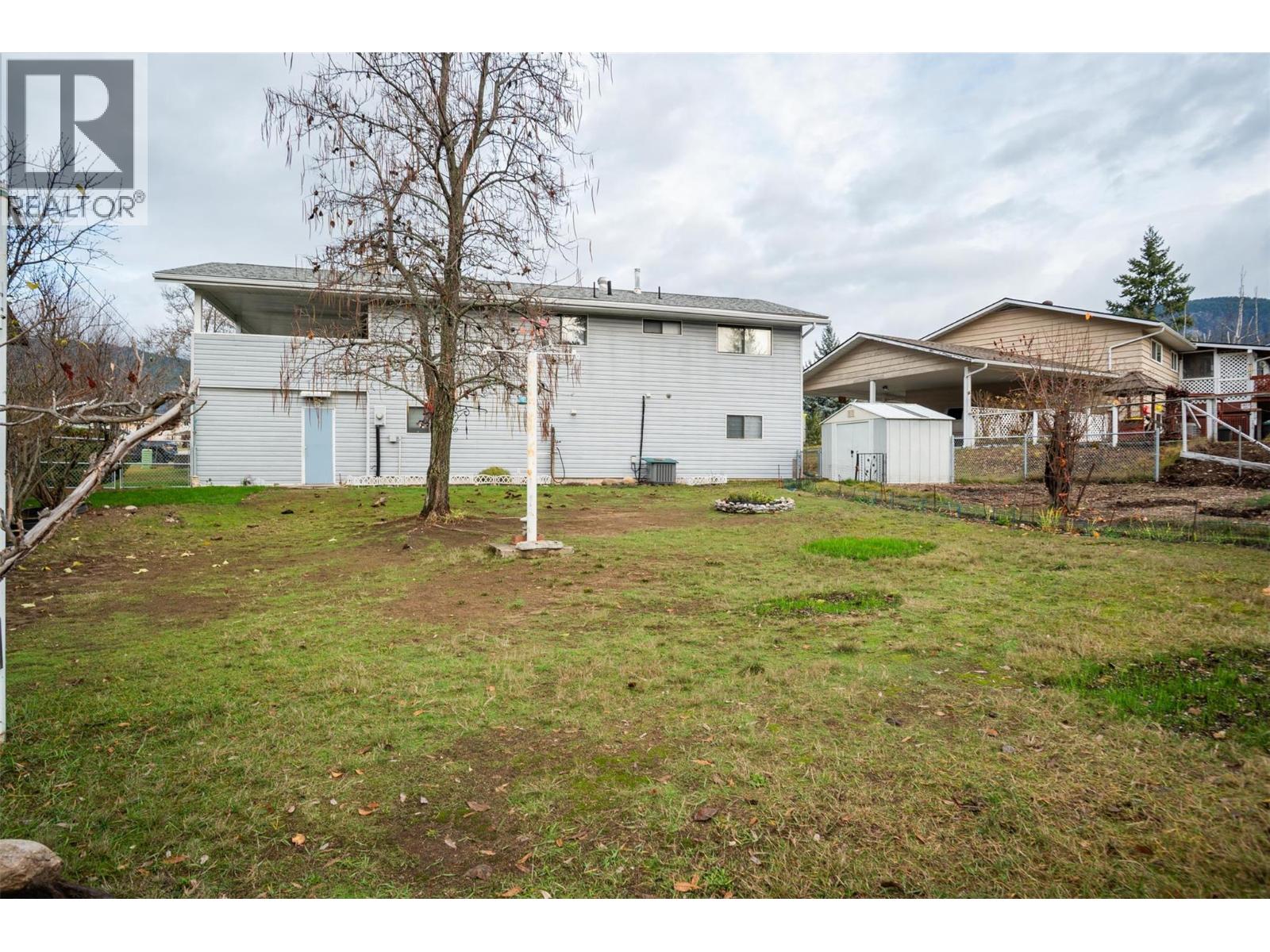 1937 RIVERSIDE Crescent, Castlegar
