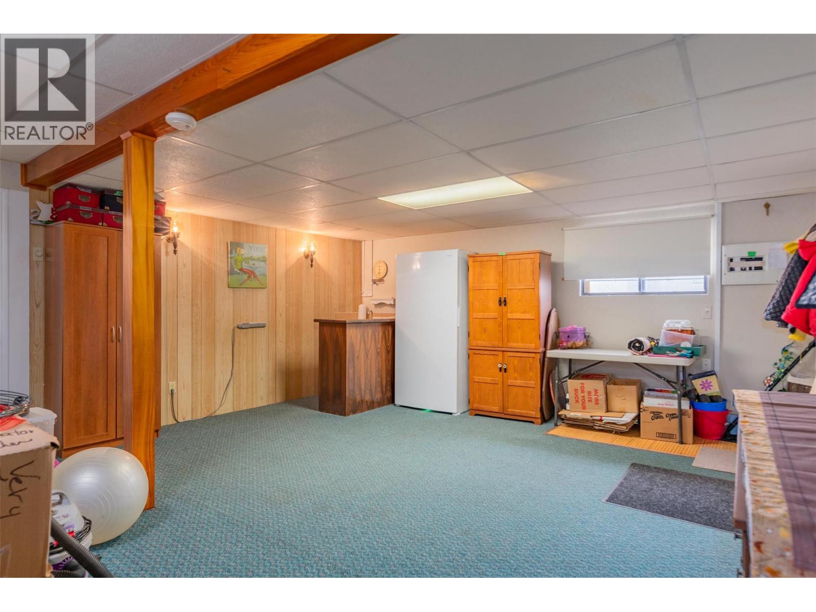 1937 RIVERSIDE Crescent, Castlegar