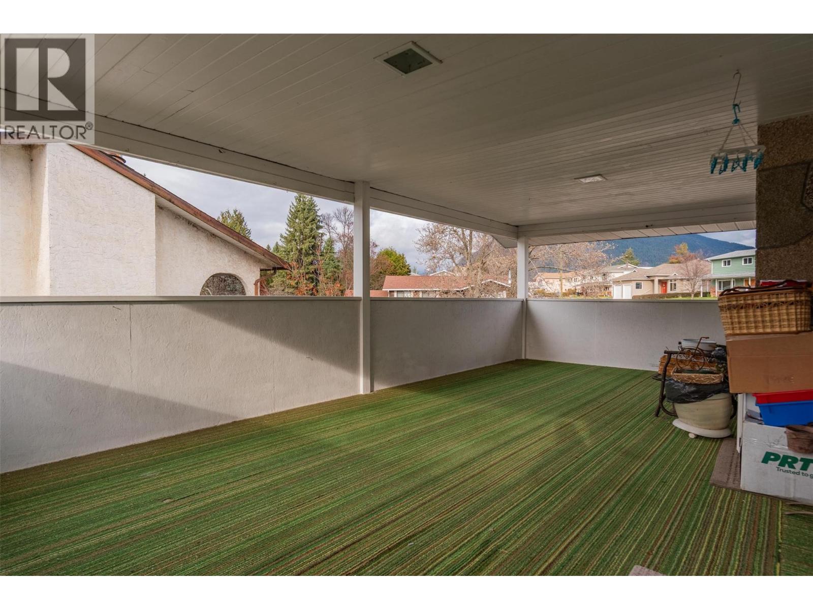 1937 RIVERSIDE Crescent, Castlegar