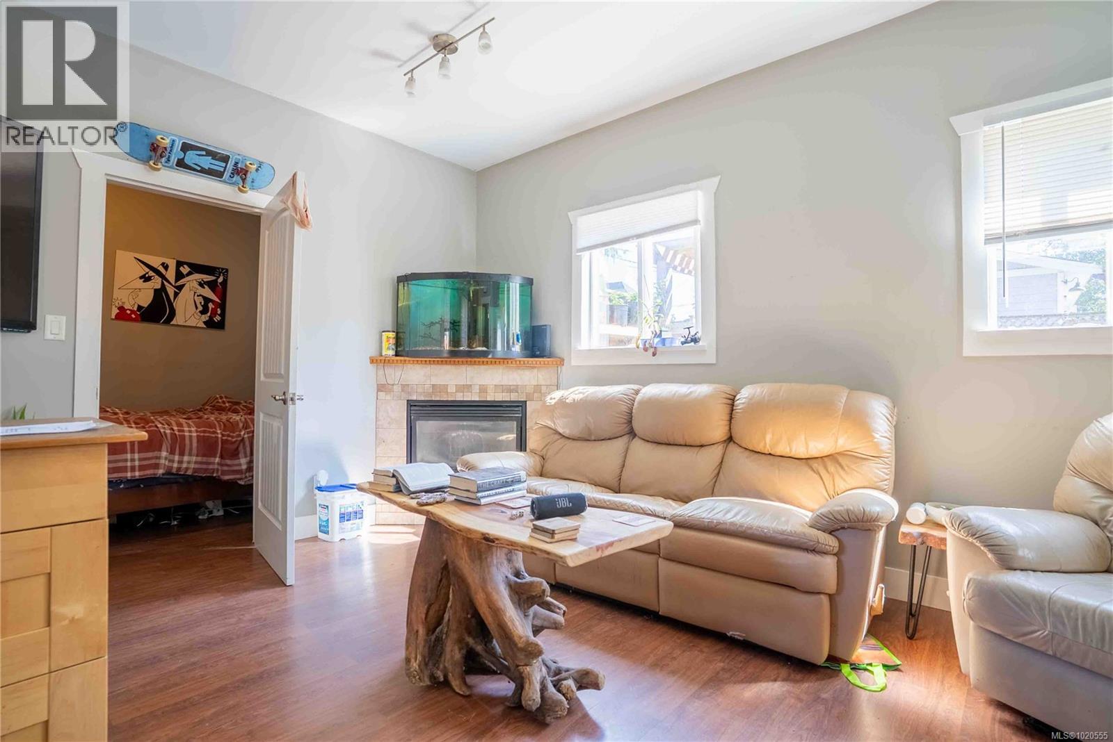 2329 Dowler Pl, Victoria