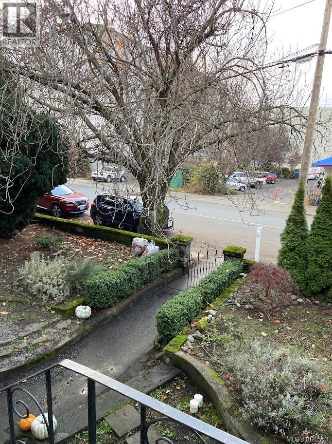  2329 Dowler Place, Victoria