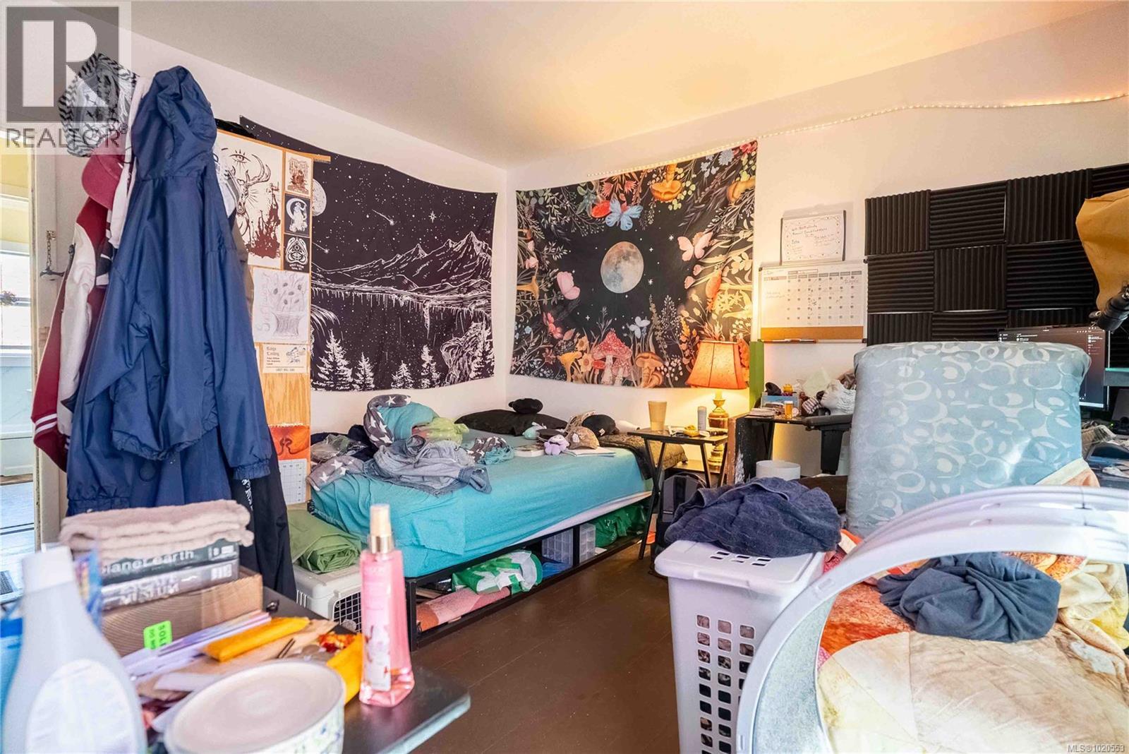  2329 Dowler Place, Victoria