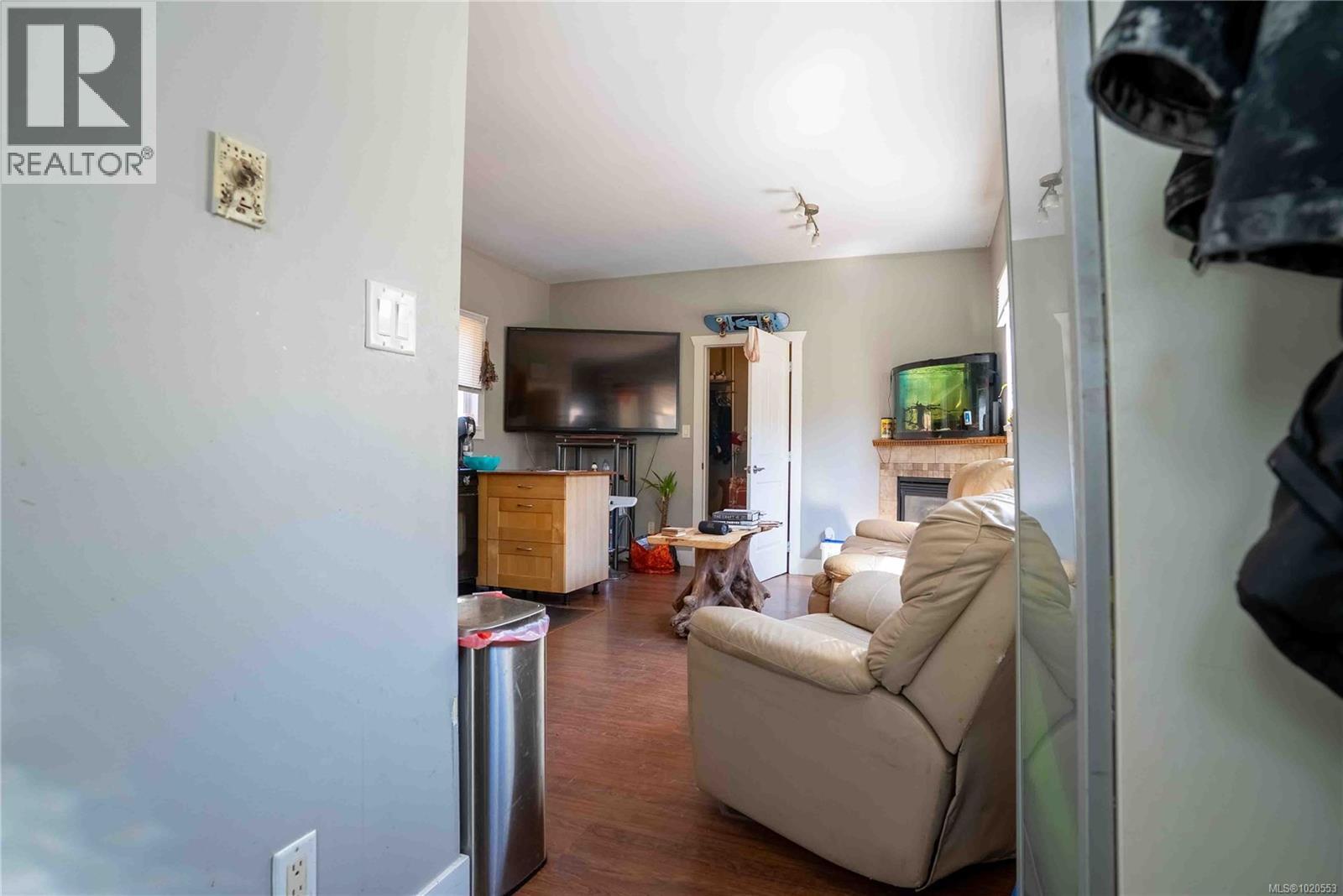  2329 Dowler Place, Victoria