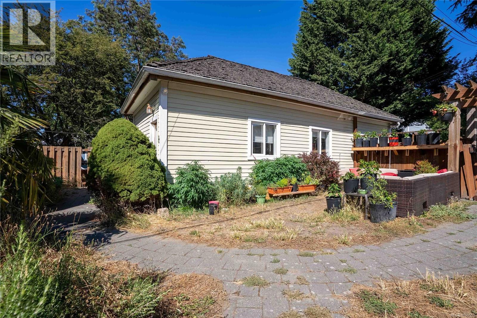  2329 Dowler Place, Victoria