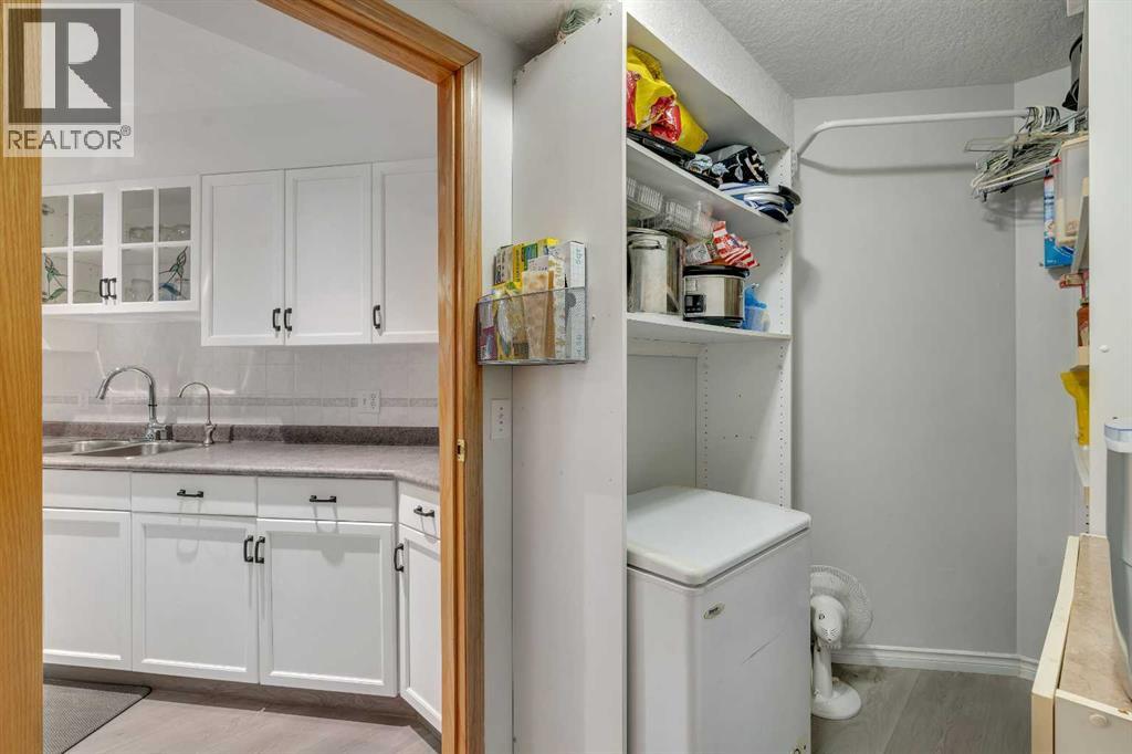 Single Family House for Sale in   Sierra Morena Boulevard SW Signal Hill Calgary 