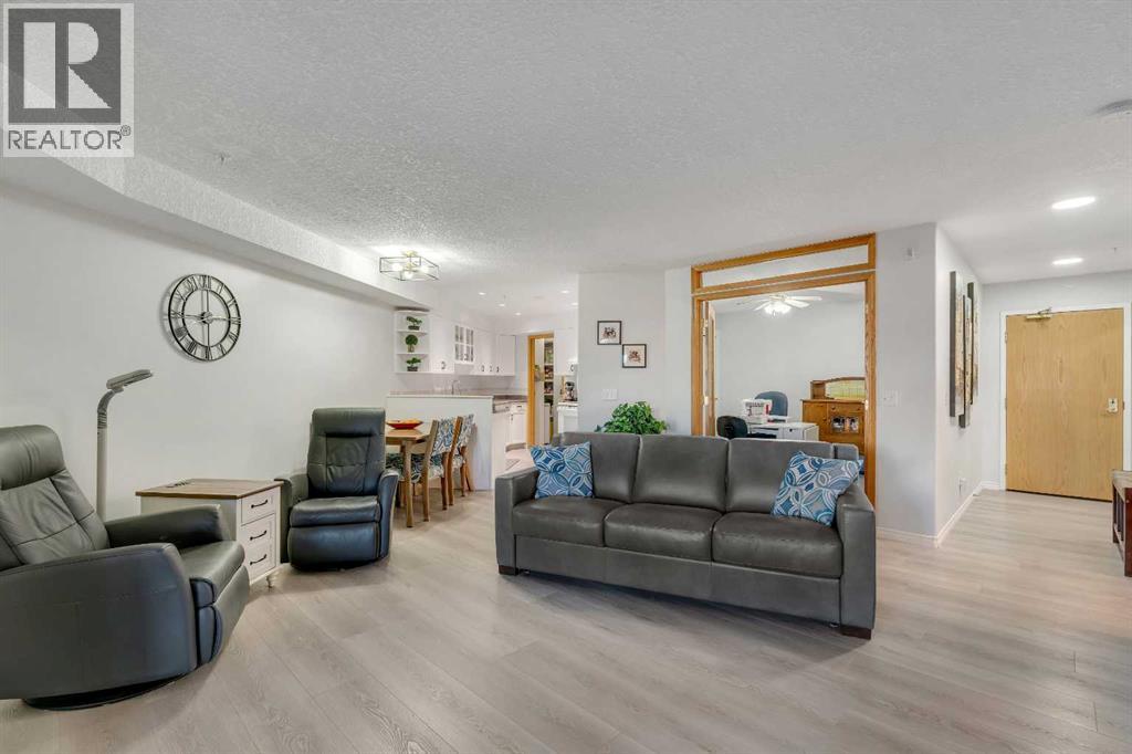 Single Family House for Sale in   Sierra Morena Boulevard SW Signal Hill Calgary 