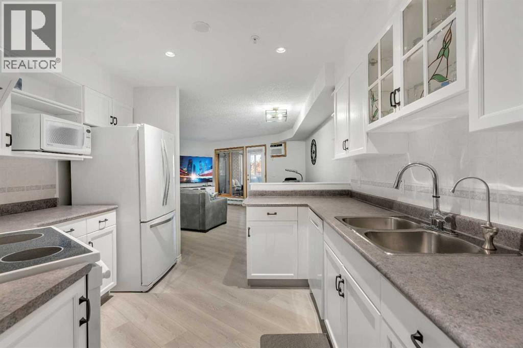 Single Family House for Sale in   Sierra Morena Boulevard SW Signal Hill Calgary 