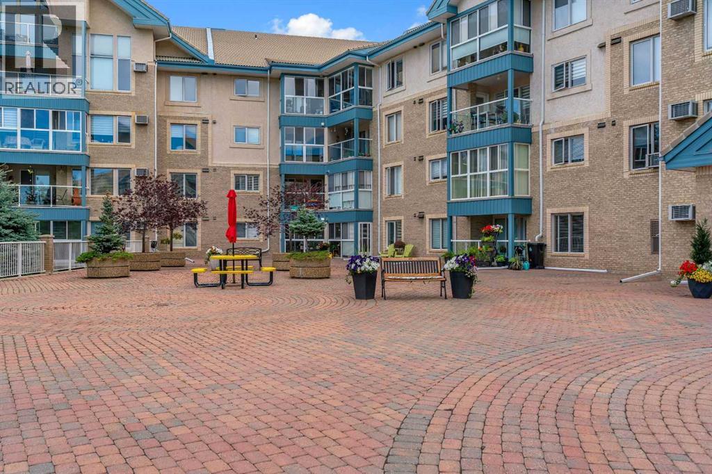 Single Family House for Sale in   Sierra Morena Boulevard SW Signal Hill Calgary 