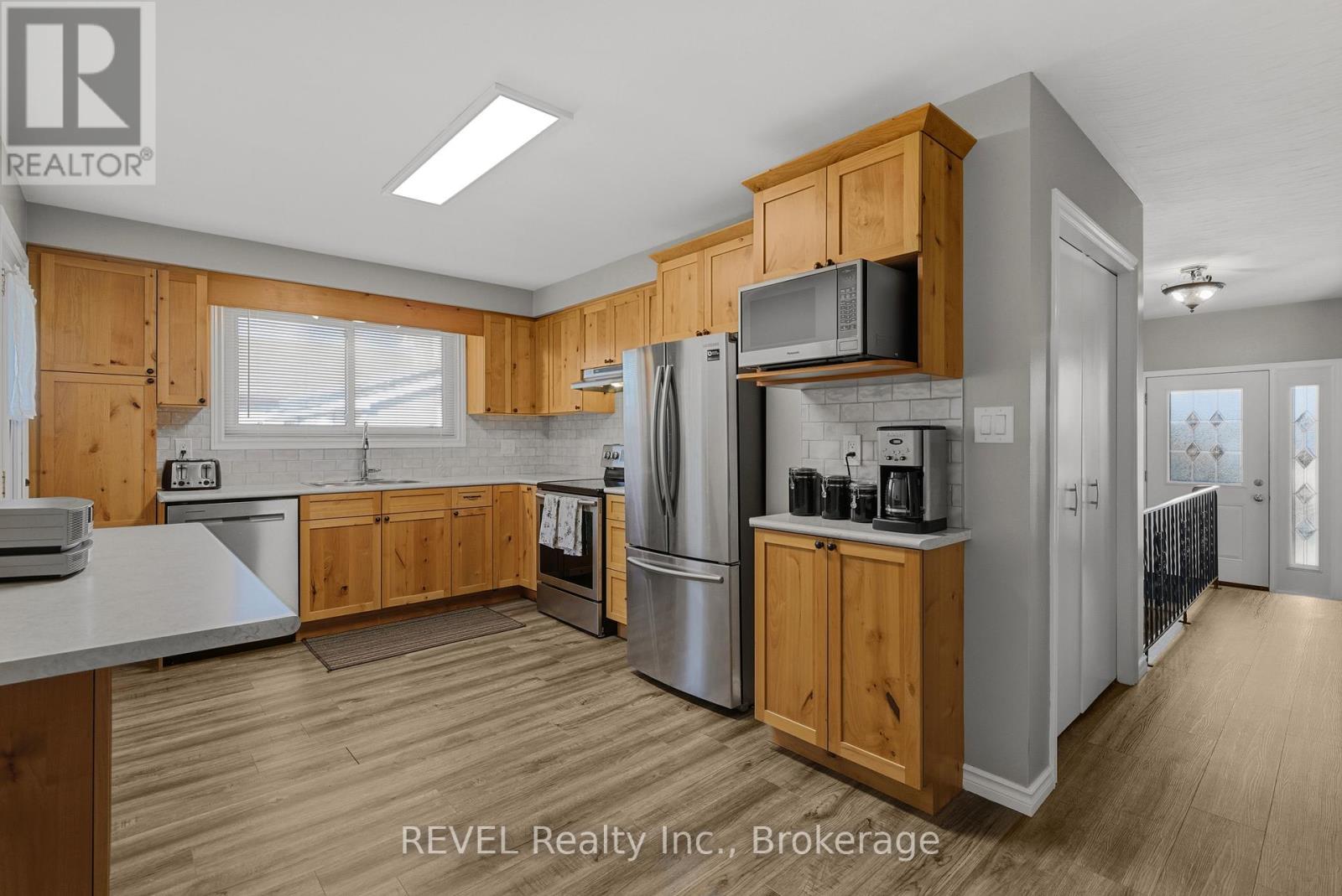 Single Family House Raised bungalow for Sale in  HIXON ROAD Hamilton (Rosedale) 