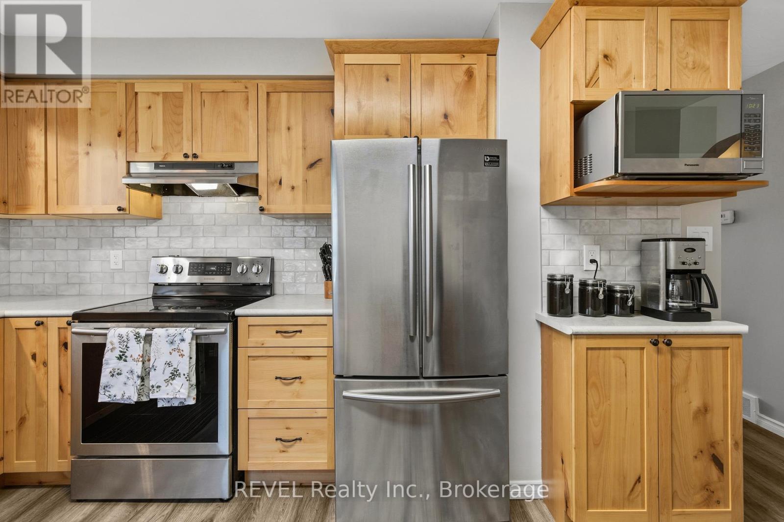 Single Family House Raised bungalow for Sale in  HIXON ROAD Hamilton (Rosedale) 