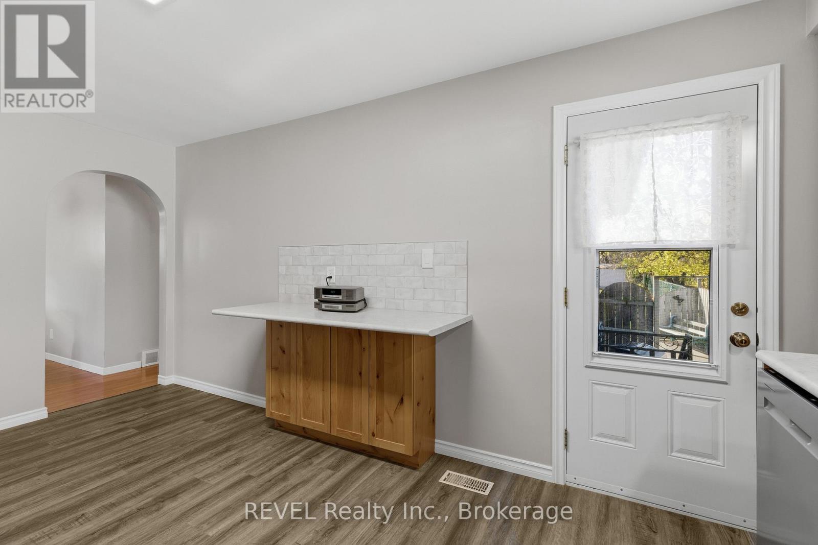 Single Family House Raised bungalow for Sale in  HIXON ROAD Hamilton (Rosedale) 