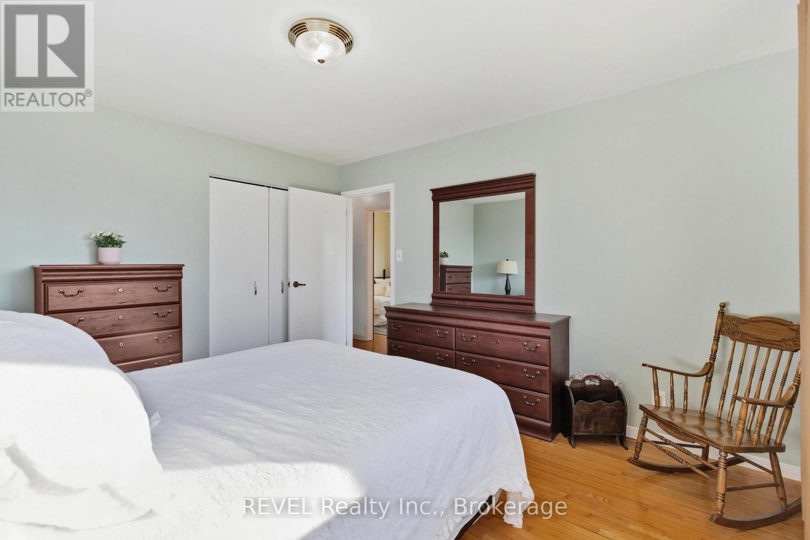 Single Family House Raised bungalow for Sale in  HIXON ROAD Hamilton (Rosedale) 