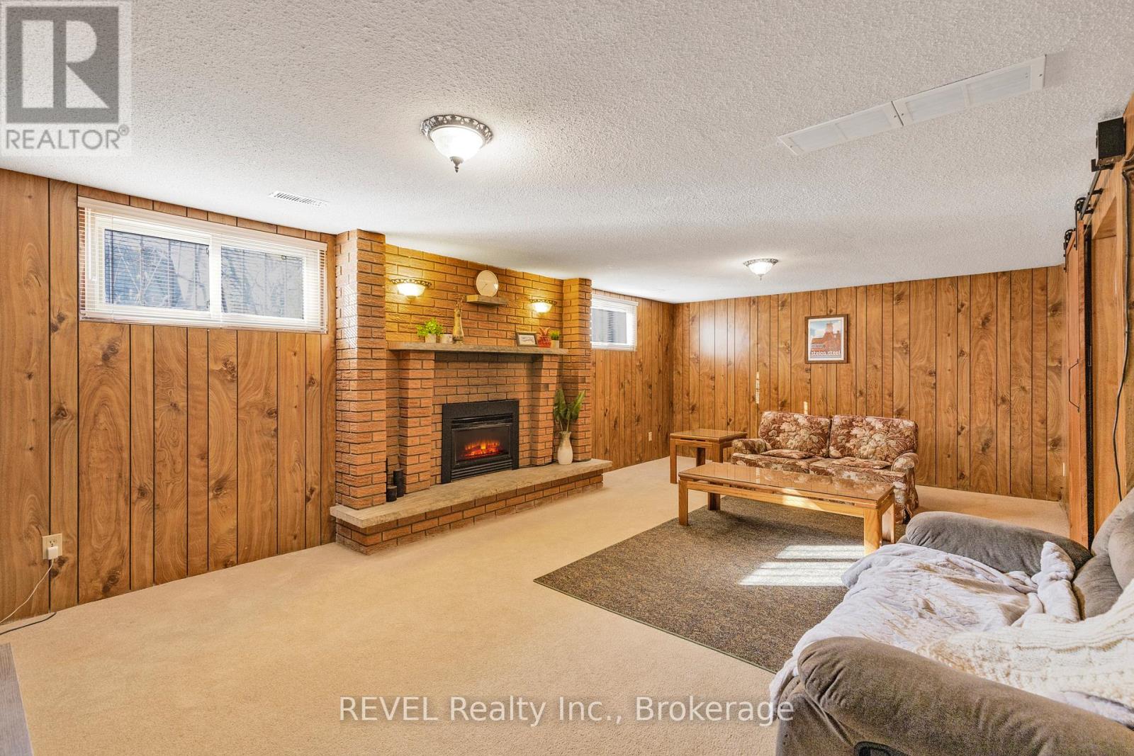 Single Family House Raised bungalow for Sale in  HIXON ROAD Hamilton (Rosedale) 