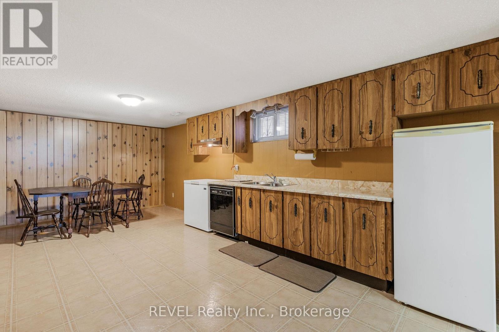 Single Family House Raised bungalow for Sale in  HIXON ROAD Hamilton (Rosedale) 