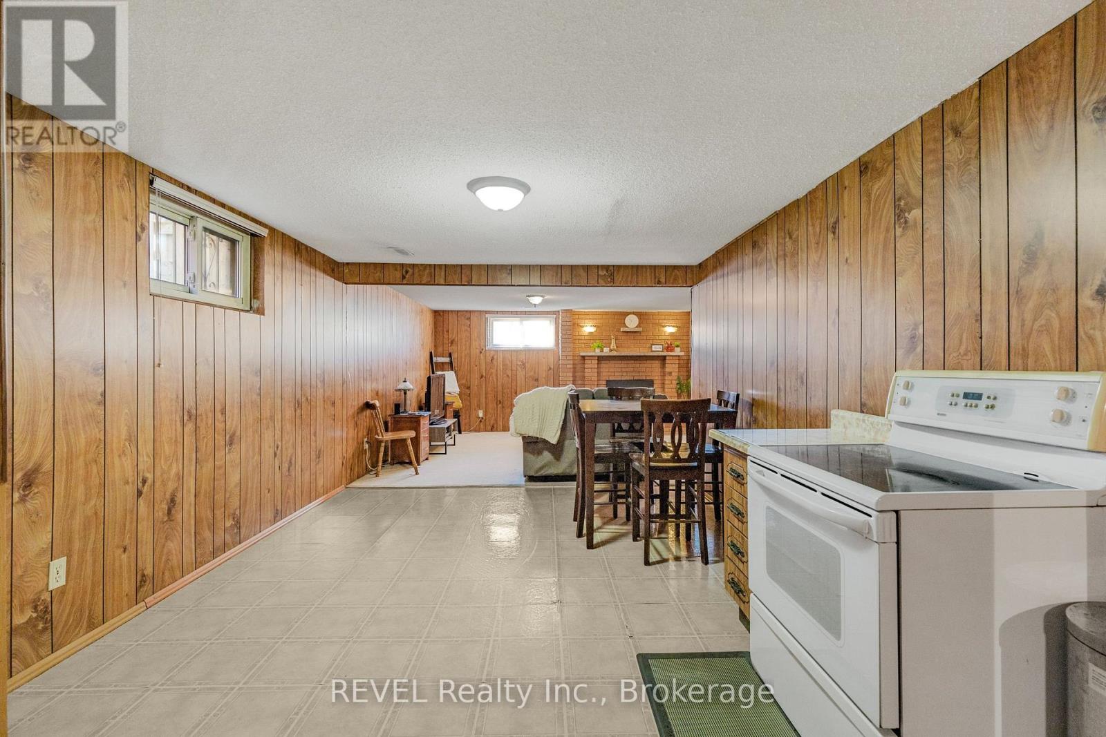 Single Family House Raised bungalow for Sale in  HIXON ROAD Hamilton (Rosedale) 