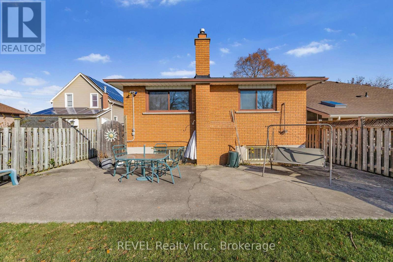 Single Family House Raised bungalow for Sale in  HIXON ROAD Hamilton (Rosedale) 